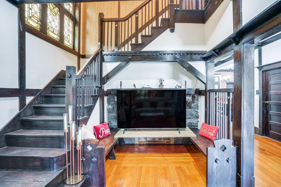 Walkable Schenectady Getaway: 2-Unit Campus Hub Apartment in Schenectady