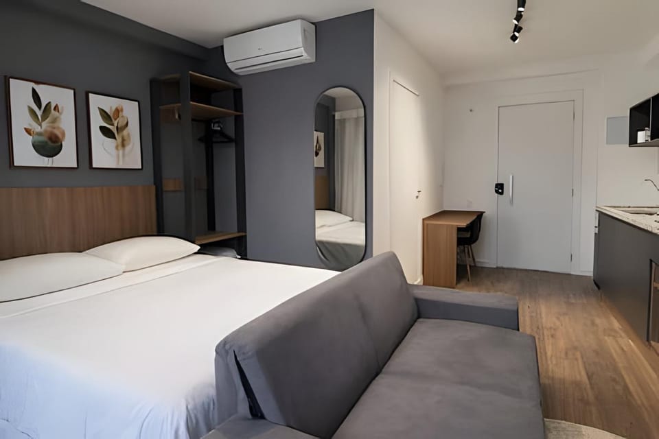 Toilet, Bed, TV and multimedia, Kitchen or kitchenette