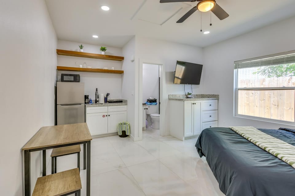 Reel & Relax! Pet-Friendly SPI Stay Next to Beach Apartment in South Padre Island