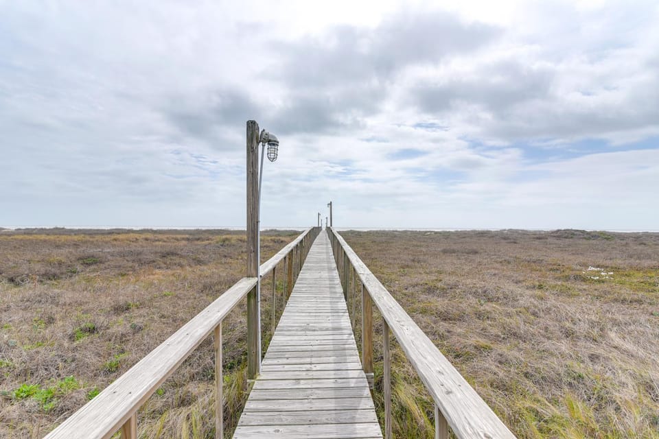 2 Oceanfront Homes w/ Surfside Beach Access! House in Brazoria County