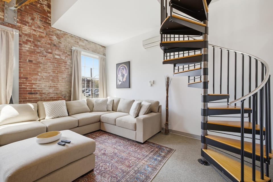 Gorgeous downtown apartment with high ceilings Apartment in Hartford