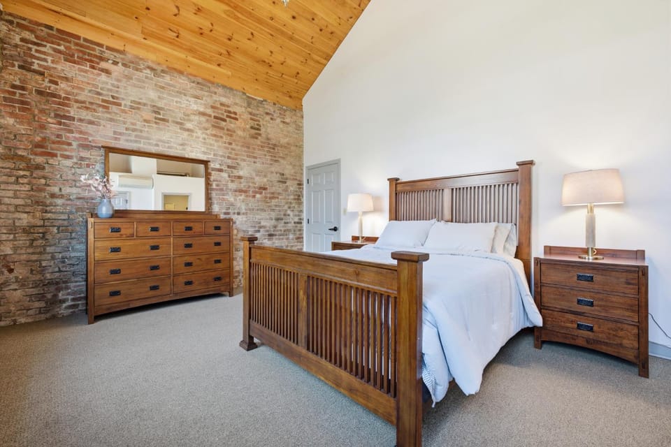 Gorgeous downtown apartment with high ceilings Apartment in Hartford