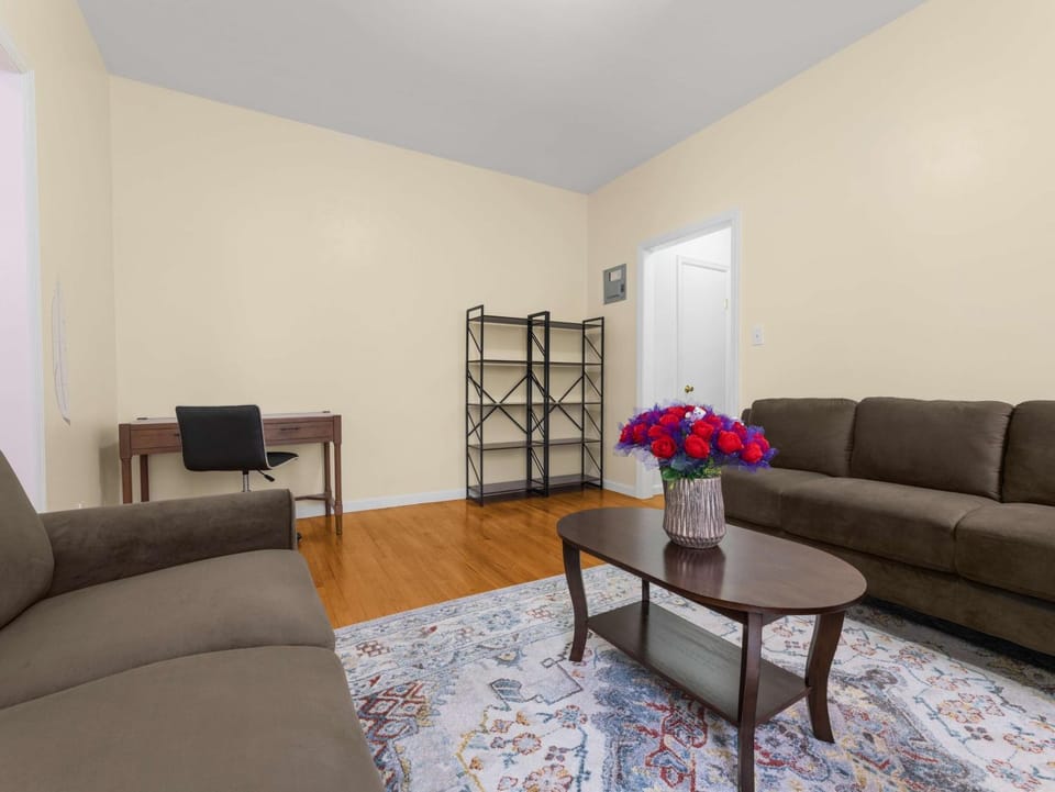 Fully Furnished 1BR Apartment in Sunnyside - Near Subway Apartment in Sunnyside