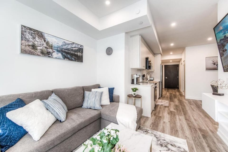 Stylish and Cozy in DT Kitchener & Uptown Waterloo Apartment in Waterloo
