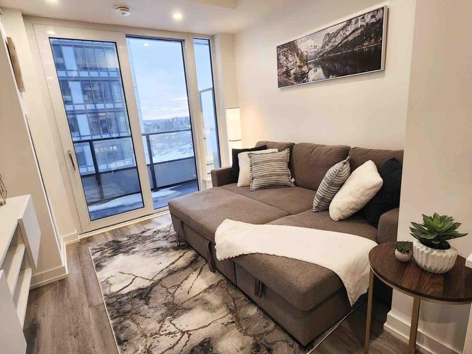 Stylish and Cozy in DT Kitchener & Uptown Waterloo Apartment in Waterloo