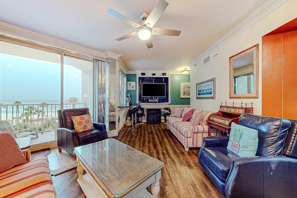 Gulf-front condo with sweeping views pools hot tubs & easy beach House in Panama City Beach