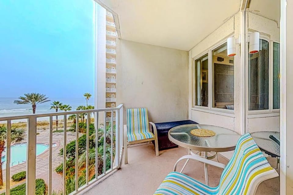 Gulf-front condo with sweeping views pools hot tubs & easy beach House in Panama City Beach
