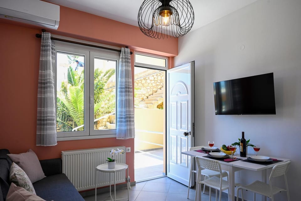 Kyma Sea Breeze Nest 30m from the sea-near town Apartment in Rethymno
