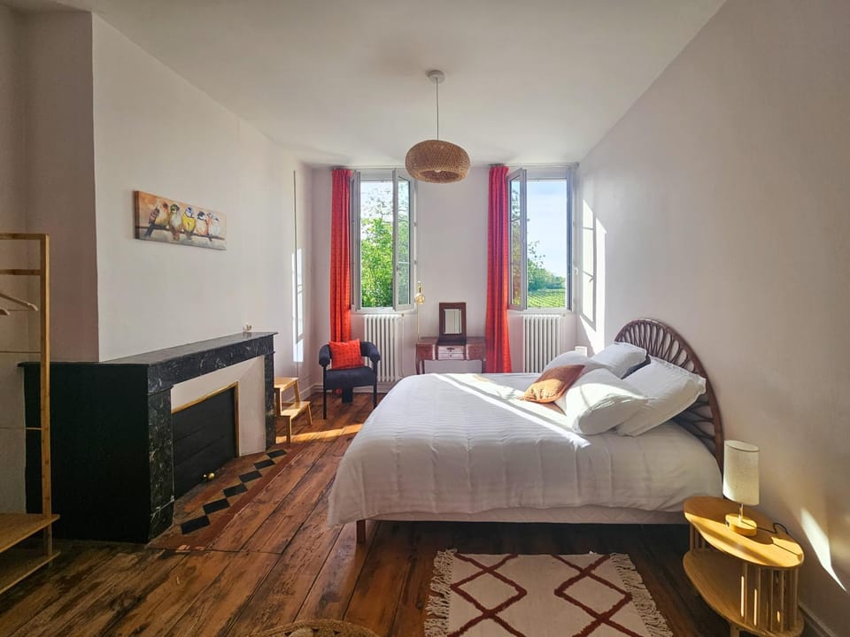 Bed, Photo of the whole room, Bedroom