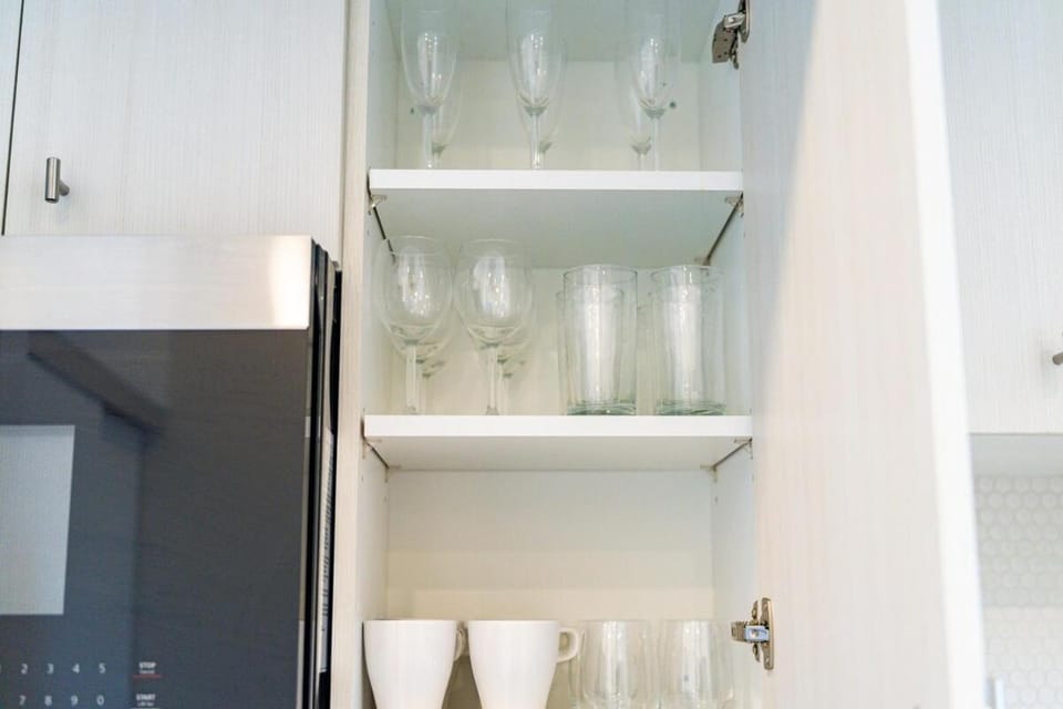 Stylish Open Concept Condo with Gym Apartment in Waterloo
