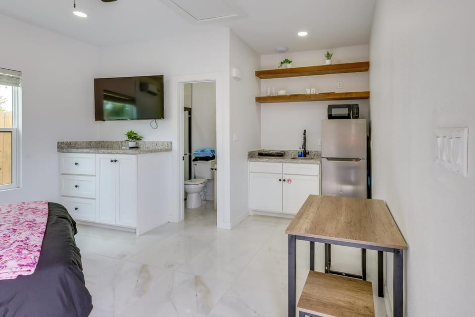 Groups Welcome! SPI Studio on Multi-Unit Property Apartment in South Padre Island