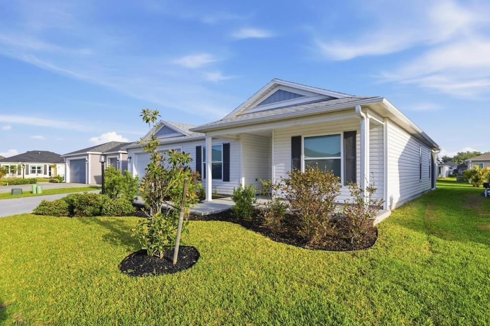 Spacious 2BR in The Villages, Near Eastport and Pools House in Wildwood