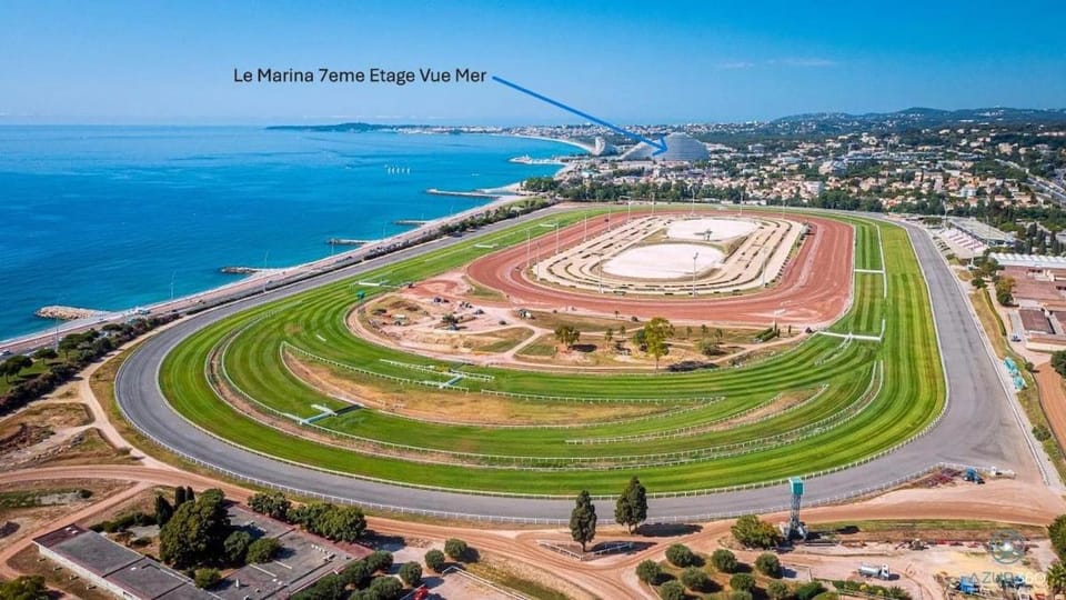 Marina Beach 6 people,Private Parking Amazing Sea view WIFI 7th floor, AC Apartment in Villeneuve-Loubet