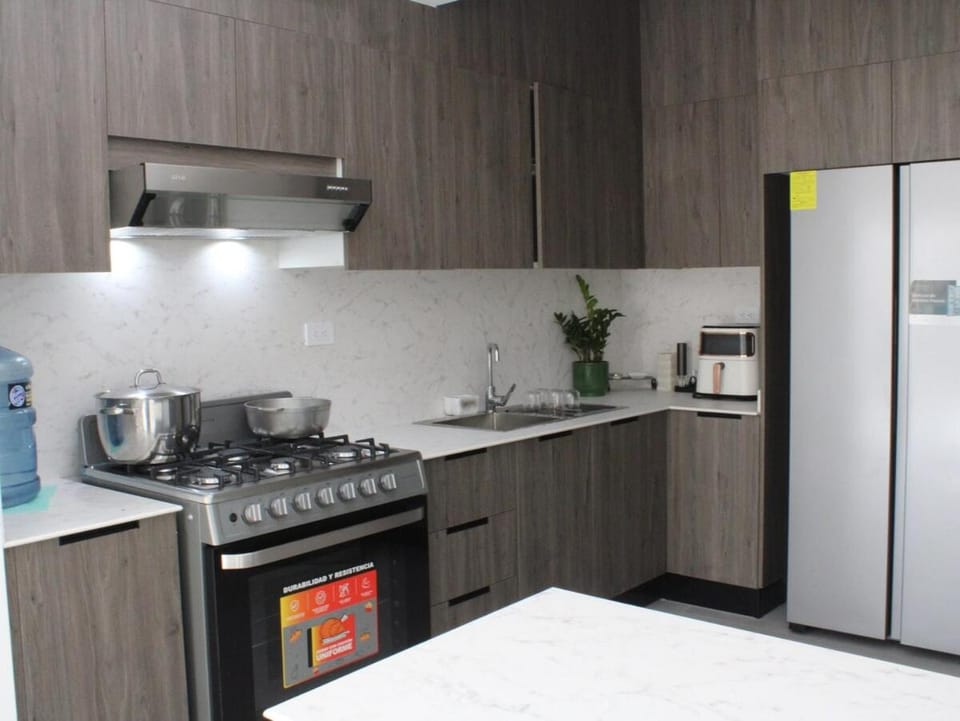 Pretty Cabin in Sdq Walking Distance to the City 2 Beds Sofa Sleeps 6 Cabin in Distrito Nacional