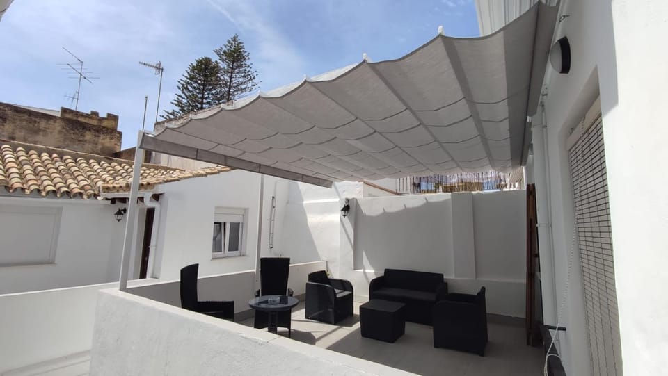 Property building, Patio, Balcony/Terrace, Seating area