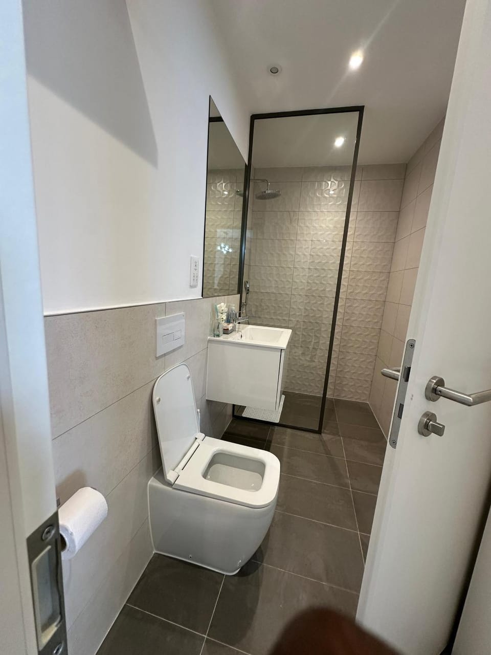Chrom Loxwood luxury 1 bedroom Apartment in Accra