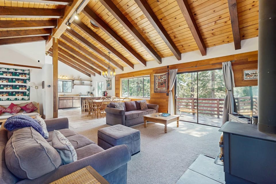 Hilltop Tahoe Retreat House in Lake Tahoe