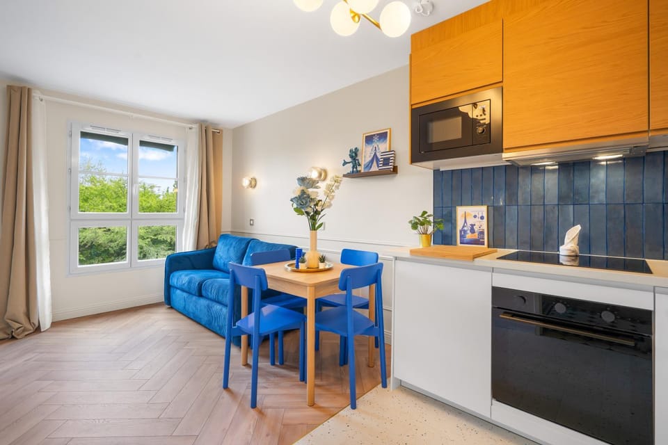 Kitchen or kitchenette, Living room