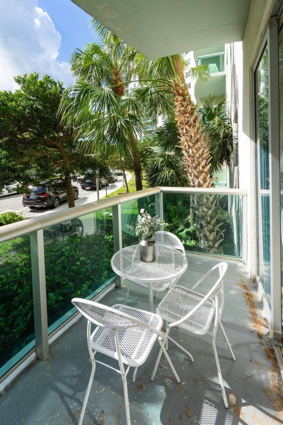 Amazing Miami -Beach Condo Steps to Sand, Book Now! Apartment in Sunny Isles Beach