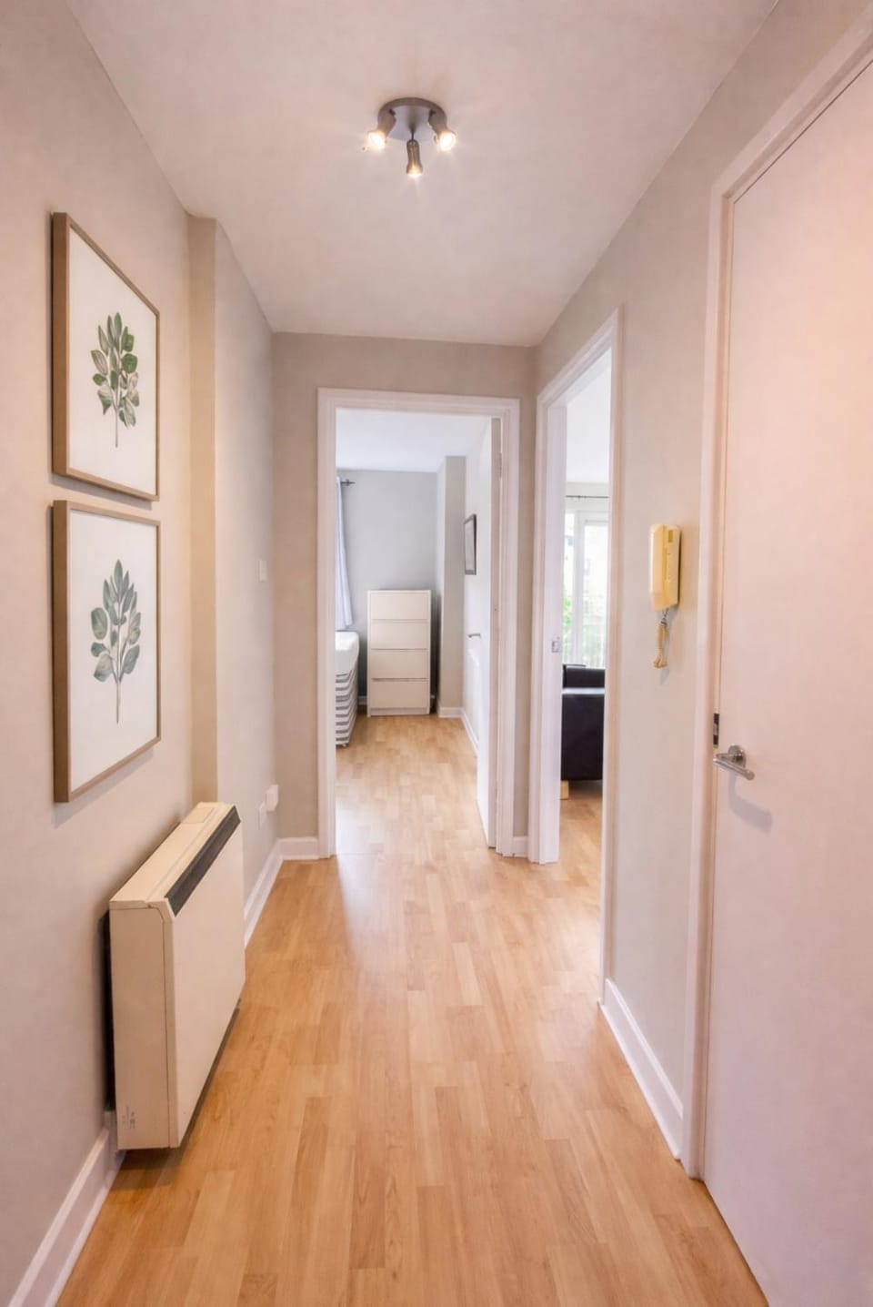 Spacious 1bedroom apartment Free Parking sleeps 6 near Canary Wharf west ferry Ideal for Contractors & Families Apartment in London