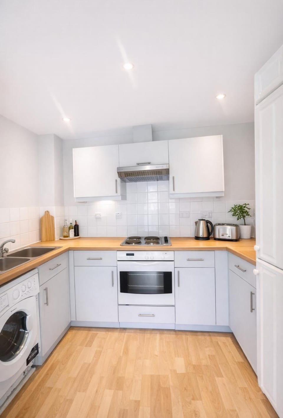 Spacious 1bedroom apartment Free Parking sleeps 6 near Canary Wharf west ferry Ideal for Contractors & Families Apartment in London