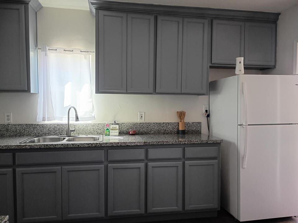 Peaceful Country Stay, Blue Home in Fresno House in Fresno