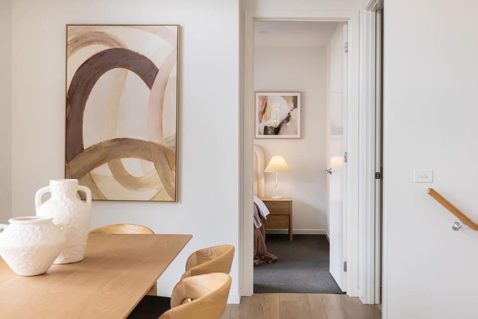 Decorative detail, Seating area, Dining area