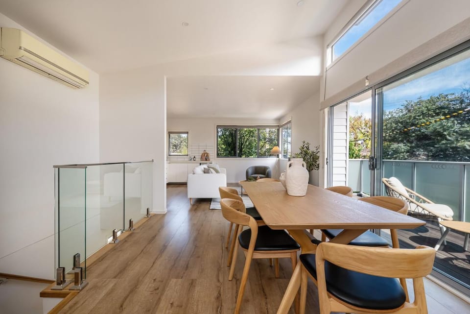 Balcony/Terrace, Living room, Seating area, Dining area, air conditioner