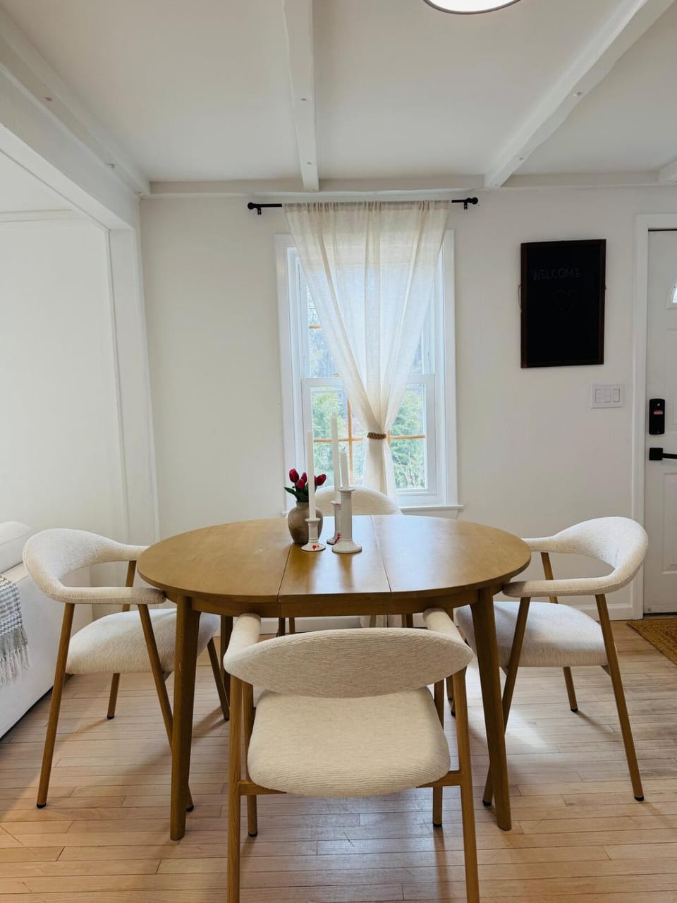 Walk to Beach! Hamptons Cottage with Hot Tub & Pool House in The Hamptons