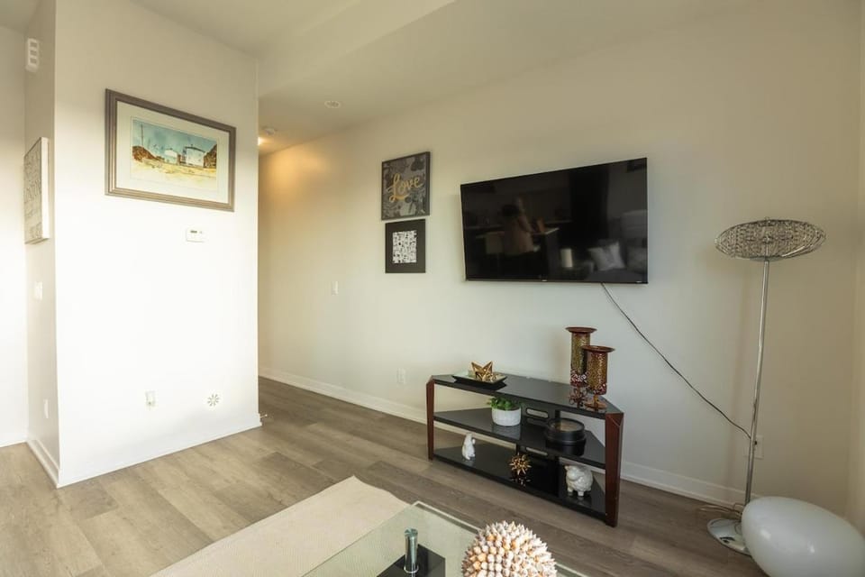 Bisco Hill Apartment in Richmond Hill