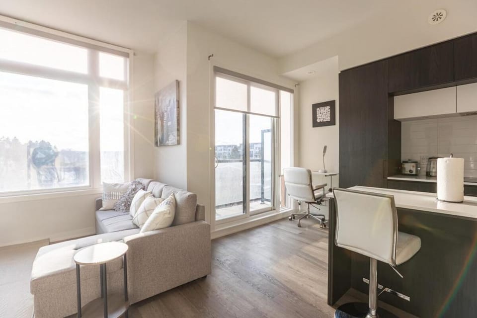 Bisco Hill Apartment in Richmond Hill
