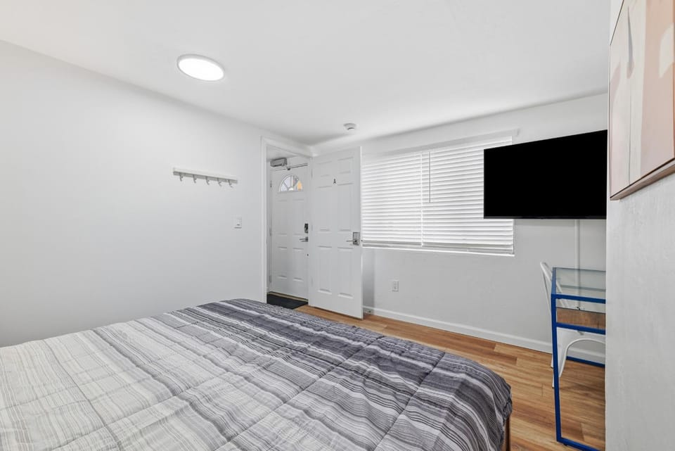 Pittsburgh Millvale A Bright & Cozy Private Bedroom with Shared Bathroom Vacation rental in Pittsburgh