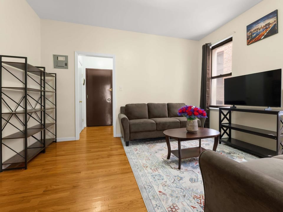 Fully Furnished 1BR Apartment in Sunnyside - Near Subway Apartment in Sunnyside