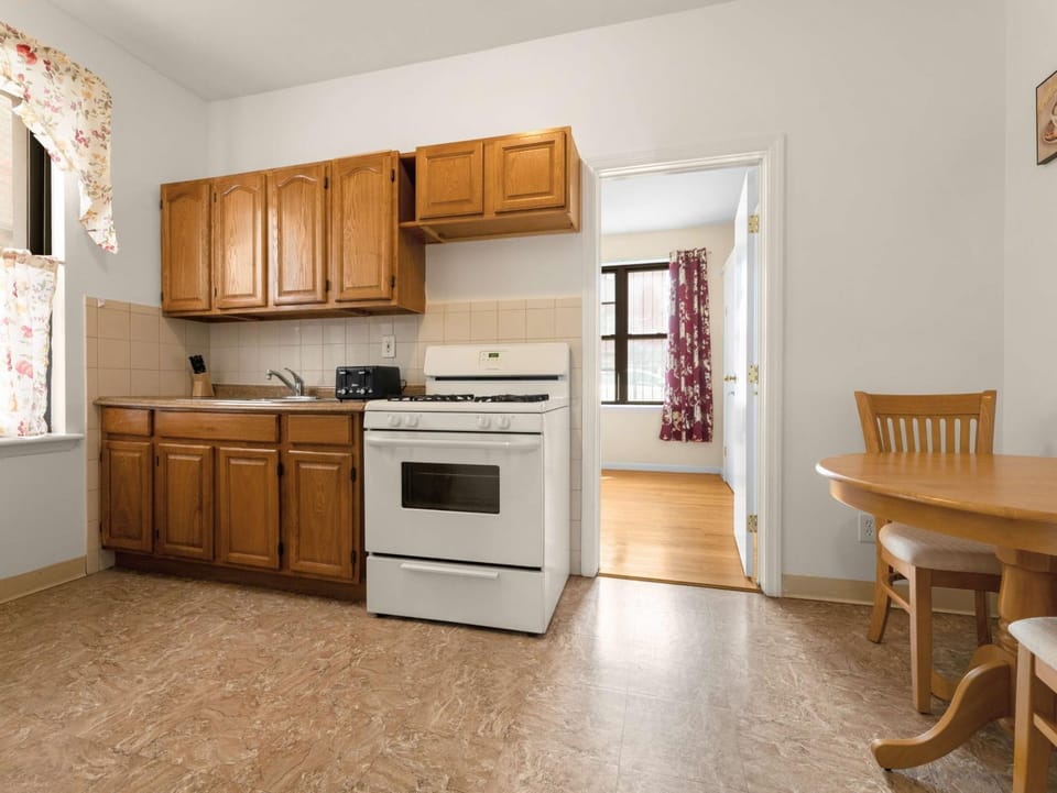 Fully Furnished 1BR Apartment in Sunnyside - Near Subway Apartment in Sunnyside