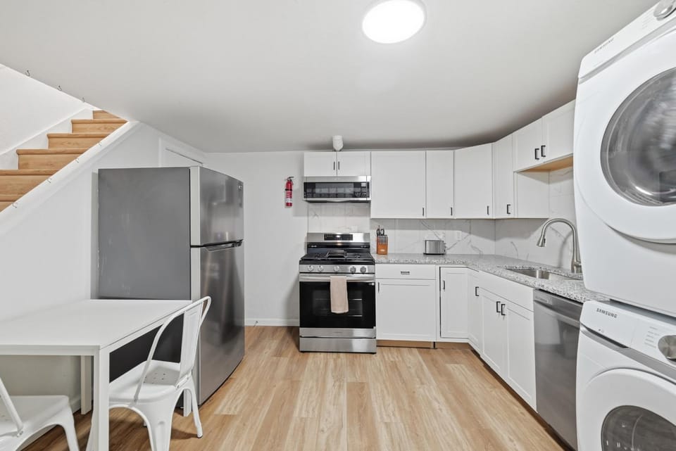Pittsburgh Millvale B Bright &Spacious Private Bedroom With Shared Bathroom Vacation rental in Pittsburgh