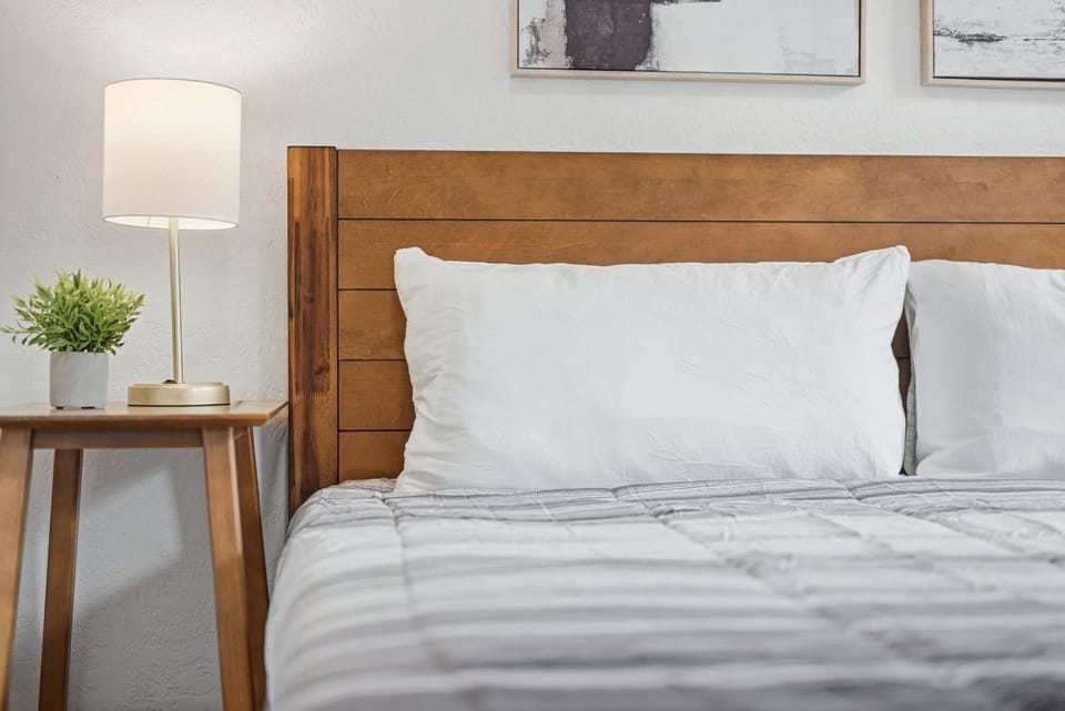 Pittsburgh Millvale B Bright &Spacious Private Bedroom With Shared Bathroom Vacation rental in Pittsburgh
