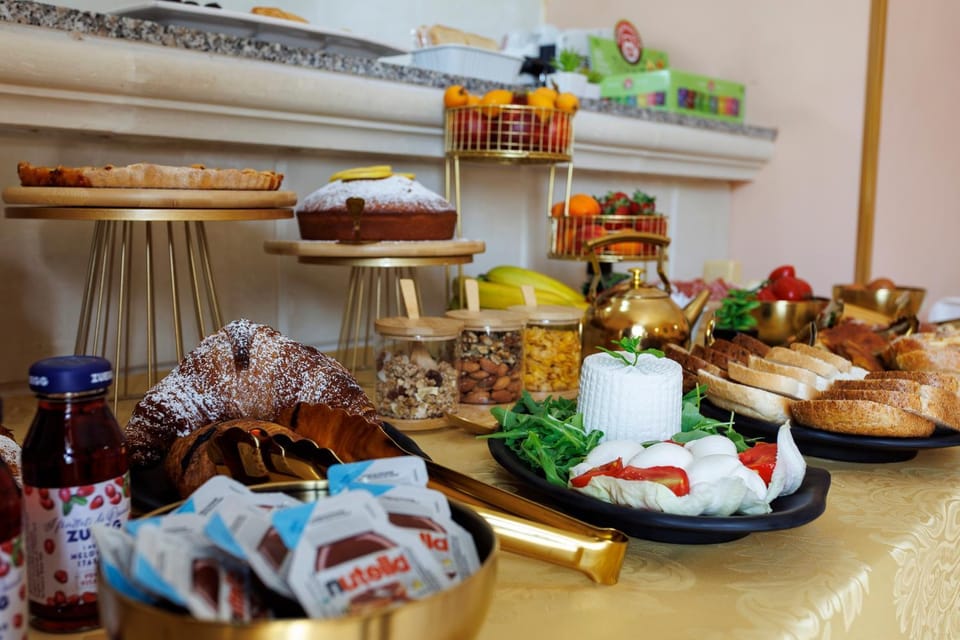 Food and drinks, Food, Breakfast, Continental breakfast, Buffet breakfast