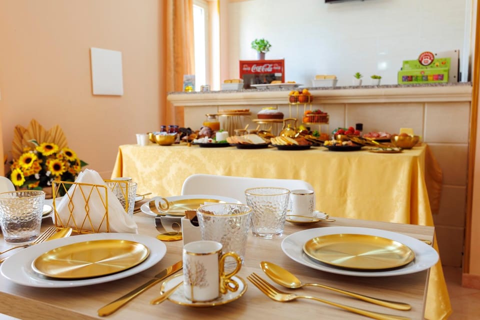 Food and drinks, Food, Breakfast, Continental breakfast, Buffet breakfast