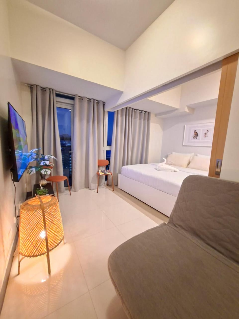 Mysuites2go33E Uptown Parksiutes Tower2 Hostel in Makati