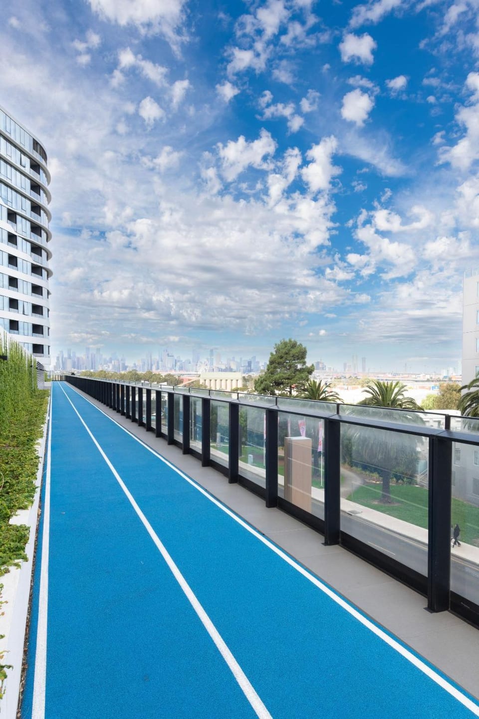 Run Above It All Pool, Gym & Skyline Views Apartment in Melbourne