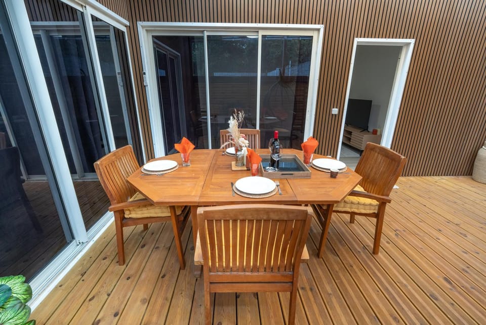 Patio, Dining area
