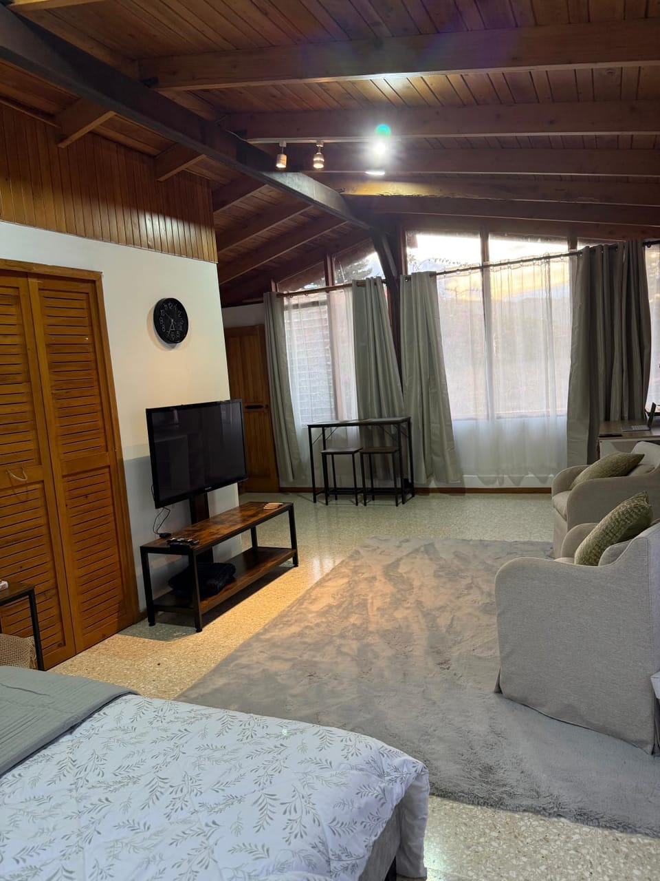 Fully Equipped Cozy Room in Escazú Apartment in San Jose