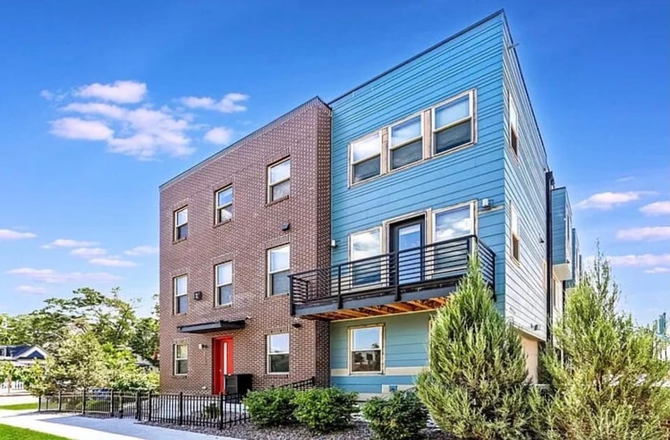Property building, Day, Street view