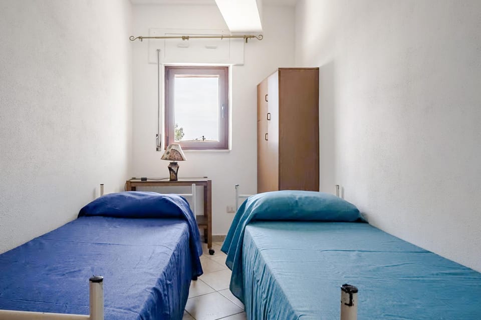 Bed, Bedroom, towels, towels, wardrobe