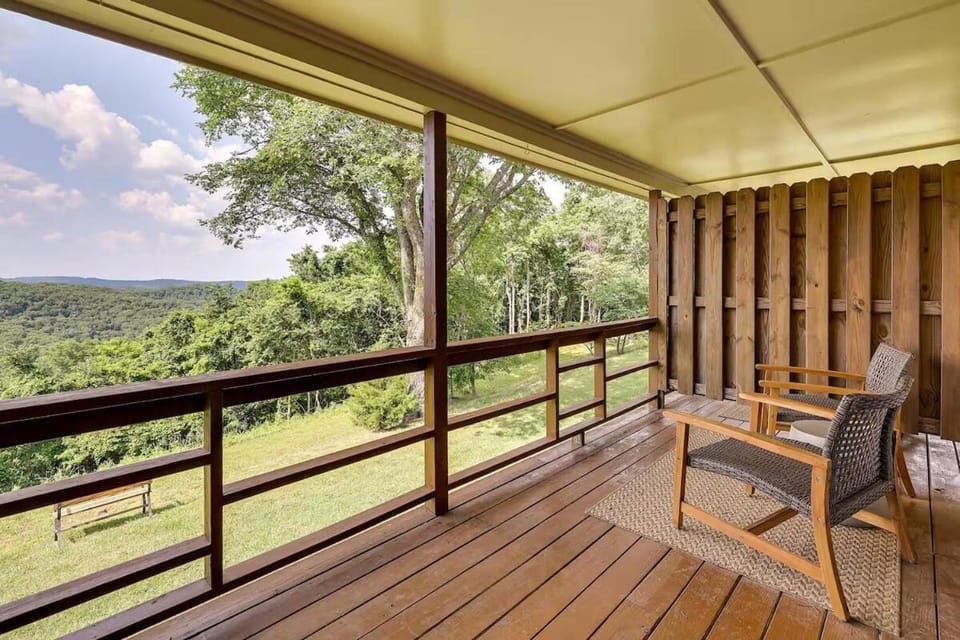 Hilltop Lookout #2 at Busch Mt - Stunning Views! Apartment in Carroll County