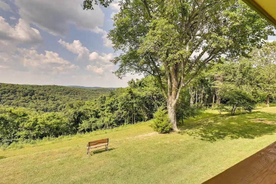 Hilltop Lookout #2 at Busch Mt - Stunning Views! Apartment in Carroll County