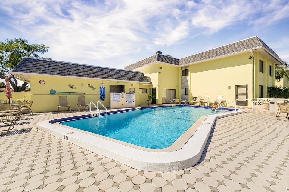 Property building, Swimming pool