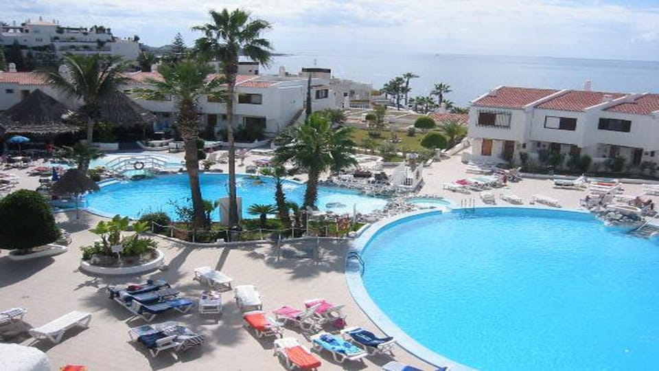 Day, Natural landscape, Pool view, Sea view, Swimming pool, Location, sunbed