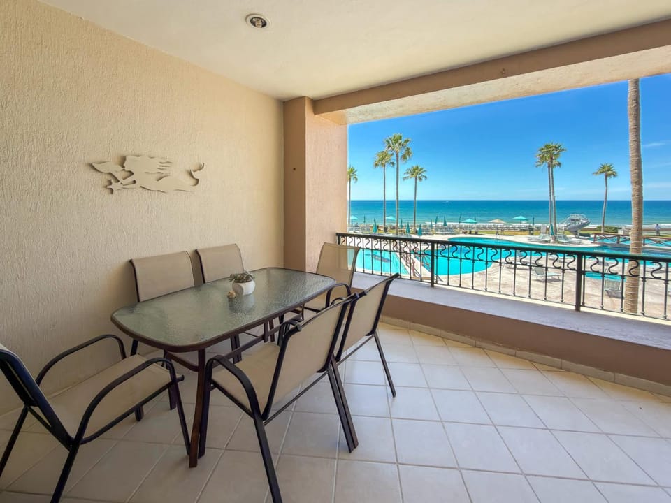 Relaxing Oceanview Condo Pools & Beach E210 Apartment in Rocky Point