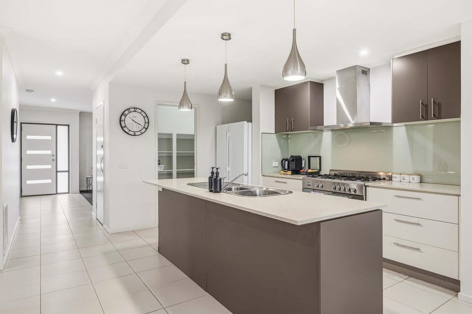 Kitchen or kitchenette, oven, stove